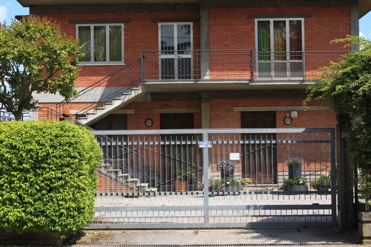 明乔河畔的瓦雷奇奥La Finestra Sul Parco公寓 外观 照片